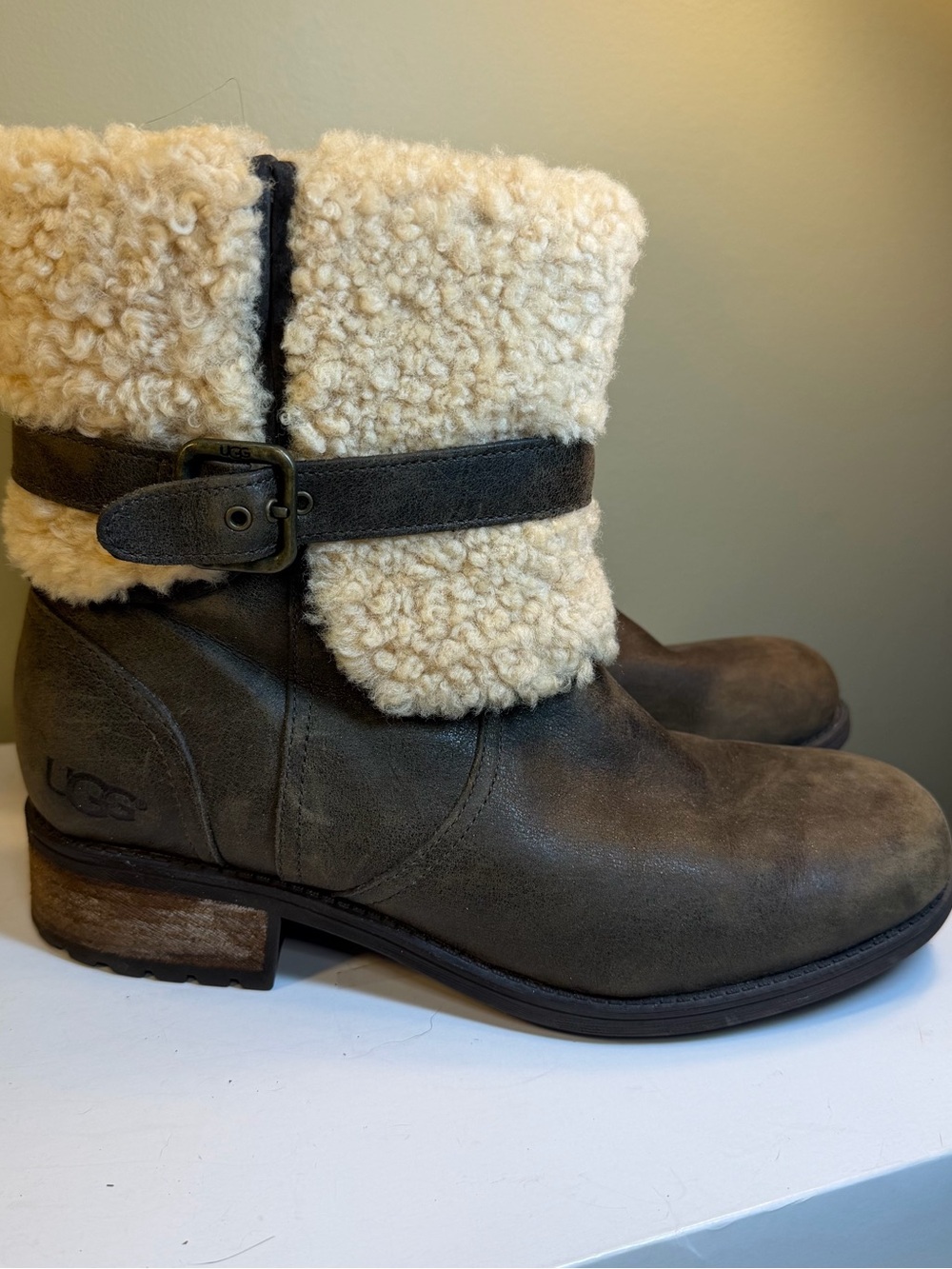 UGG Women’s Blayre II Boots Leather Sheepskin Shearling Cuff Buckle Brown Size 9